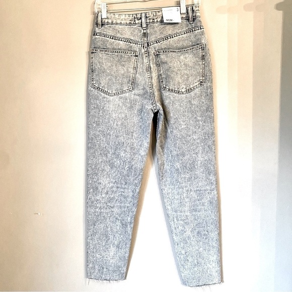 Refuge Vintage High Rise Light Wash Mom Jeans - Picture 7 of 11